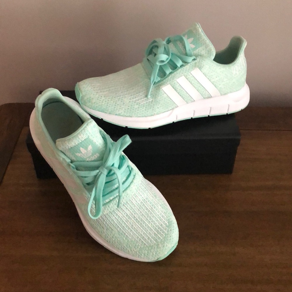 Adidas Swift Run sneakers woman’s 6.5